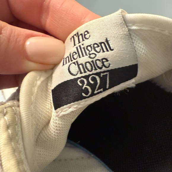 New Balance 327 White and Black Sneakers - Picture 5 of 6